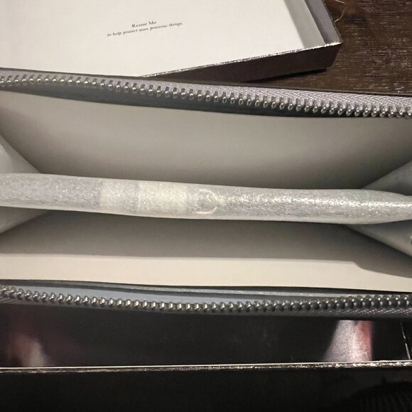 New Kate Spade Wallet - Picture 2 of 6